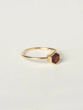 Hester Ring | 9k Gold (Garnet)